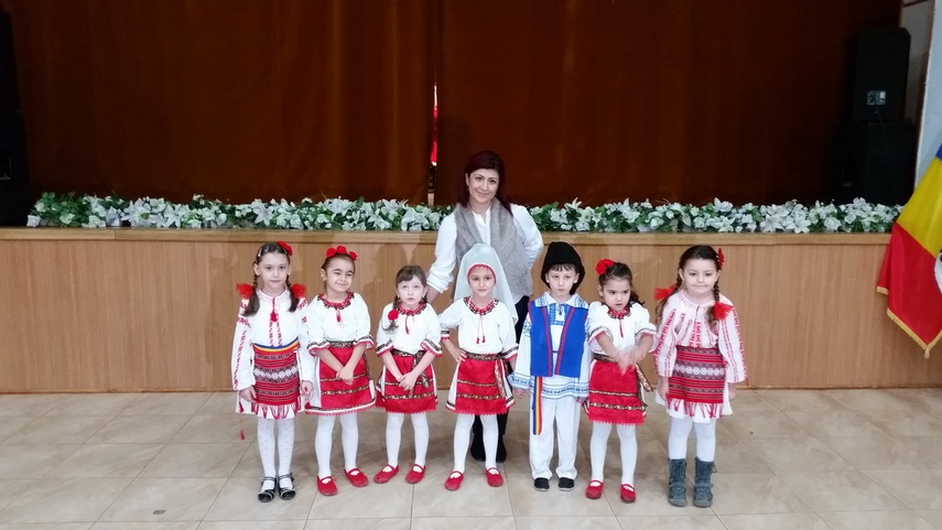 mica unire sarbatorita la cumpana primarul mariana gaju aducem un omagiu eroilor dar si celor care sunt mica unire sarbatorita la cumpana primarul mariana gaju aducem un omagiu eroilor dar si celor care sunt