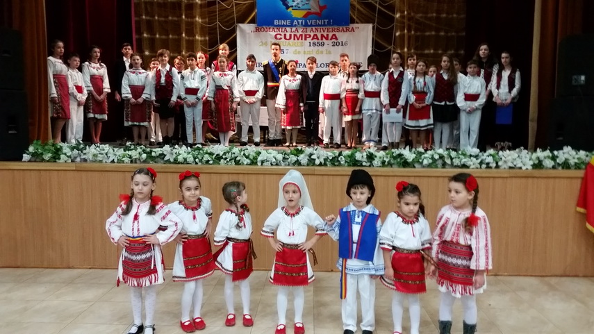 mica unire sarbatorita la cumpana primarul mariana gaju aducem un omagiu eroilor dar si celor care sunt mica unire sarbatorita la cumpana primarul mariana gaju aducem un omagiu eroilor dar si celor care sunt