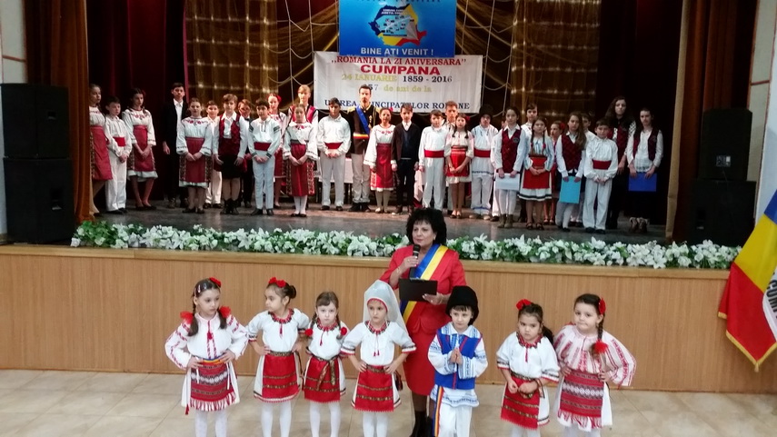 mica unire sarbatorita la cumpana primarul mariana gaju aducem un omagiu eroilor dar si celor care sunt mica unire sarbatorita la cumpana primarul mariana gaju aducem un omagiu eroilor dar si celor care sunt