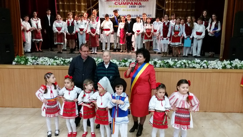 mica unire sarbatorita la cumpana primarul mariana gaju aducem un omagiu eroilor dar si celor care sunt mica unire sarbatorita la cumpana primarul mariana gaju aducem un omagiu eroilor dar si celor care sunt