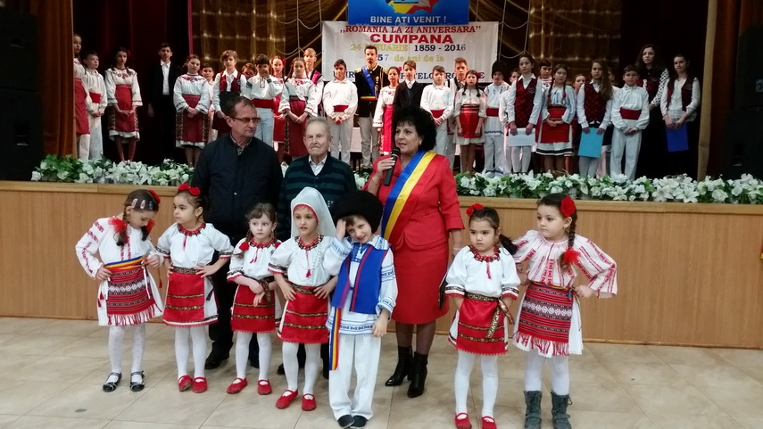 mica unire sarbatorita la cumpana primarul mariana gaju aducem un omagiu eroilor dar si celor care sunt mica unire sarbatorita la cumpana primarul mariana gaju aducem un omagiu eroilor dar si celor care sunt