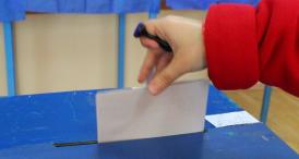 Sondaj de opinie Consideraţi că Guvernul Cioloş trebuie să emită o ordonanţă de urgenţă pentru alegerea primarilor în două tururi?