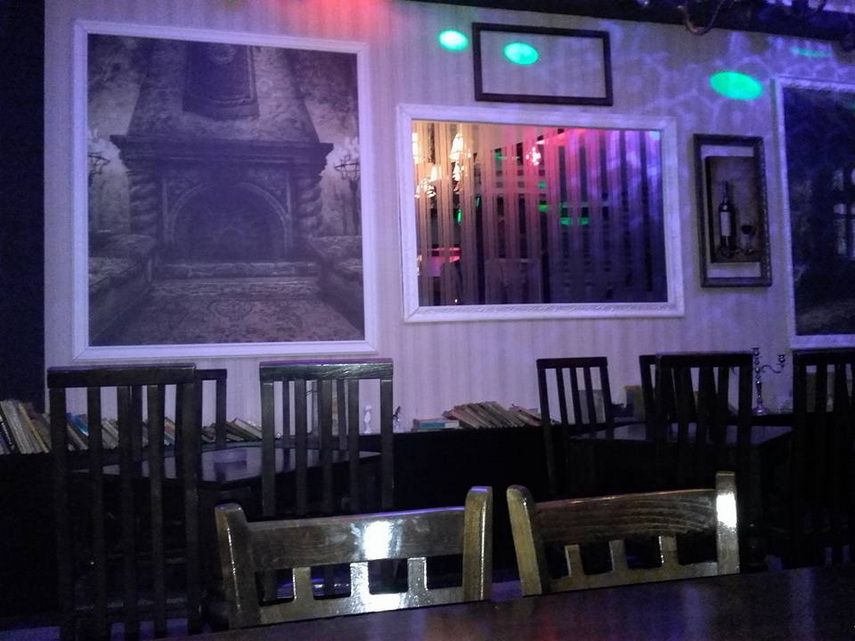 vintage pub un local cu multe obiecte si decoruri vechi galerie foto 580565