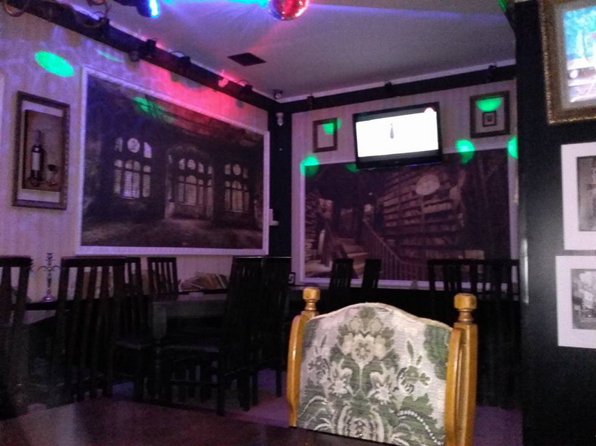 vintage pub un local cu multe obiecte si decoruri vechi galerie foto 580565