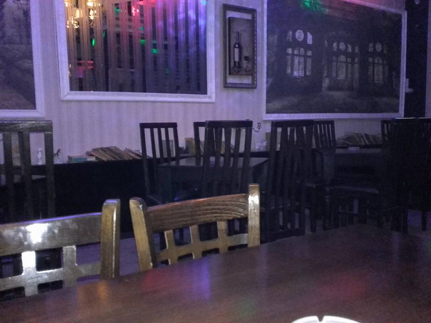 vintage pub un local cu multe obiecte si decoruri vechi galerie foto 580565