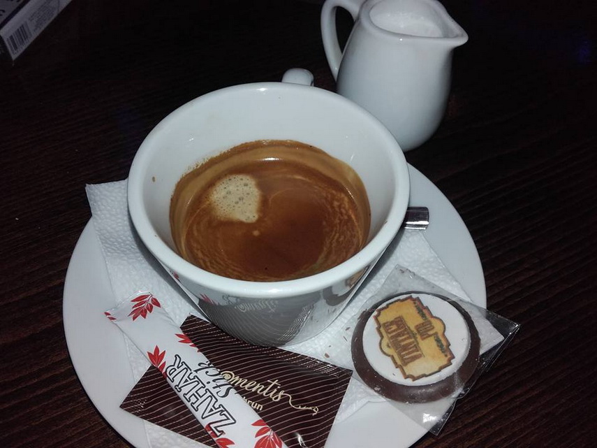 vintage pub un local cu multe obiecte si decoruri vechi galerie foto 580565