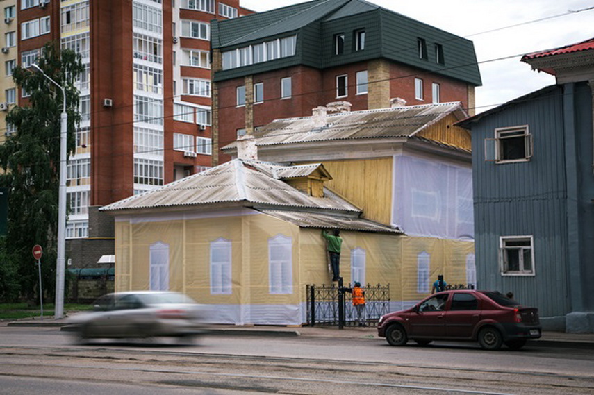 life in plastic is fantastic fagadau vrea un oras perfect din plastic cladirile inestetice imbracate life in plastic is fantastic fagadau vrea un oras perfect din plastic cladirile inestetice imbracate