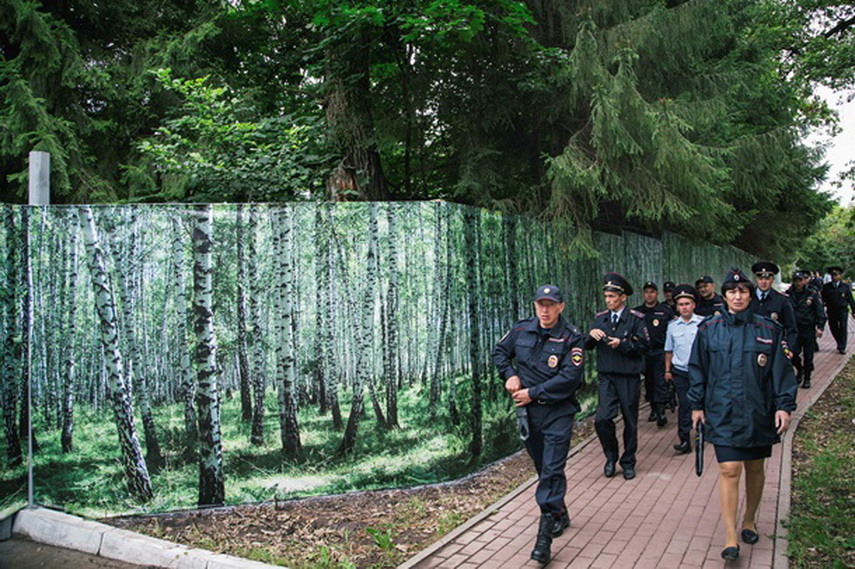 life in plastic is fantastic fagadau vrea un oras perfect din plastic cladirile inestetice imbracate life in plastic is fantastic fagadau vrea un oras perfect din plastic cladirile inestetice imbracate