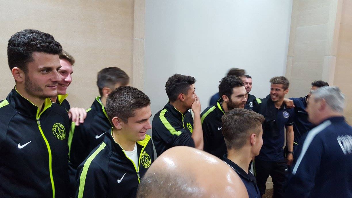 gheorghe hagi sarbatorit in avans de echipa sa galerie foto 581458 gheorghe hagi sarbatorit in avans de echipa sa galerie foto 581458