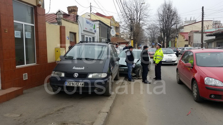 accident cu trei masini in constanta pe strada poporului 581368 accident cu trei masini in constanta pe strada poporului 581368