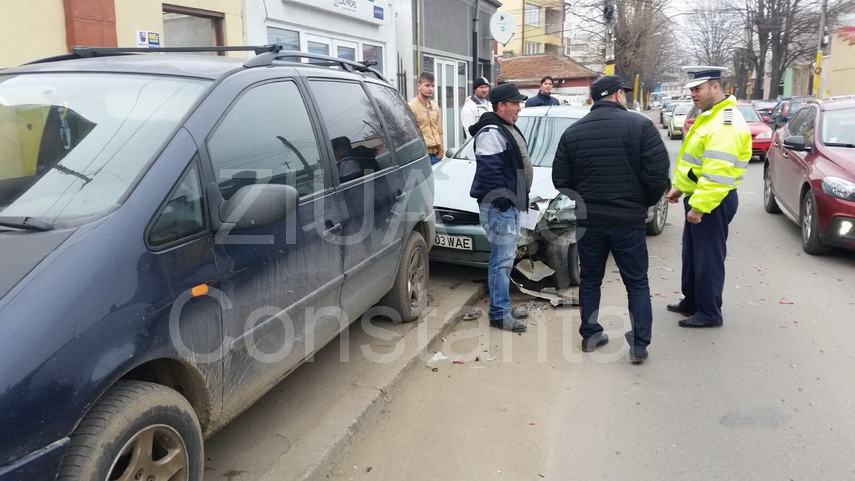 accident cu trei masini in constanta pe strada poporului 581368 accident cu trei masini in constanta pe strada poporului 581368