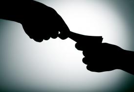 UPDATE Flagrant la Constanţa. Administratorul unei societăţi a încercat să ofere mită unui poliţist    