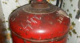 O butelie defectă a aruncat în aer un apartament şi a rănit o femeie! 