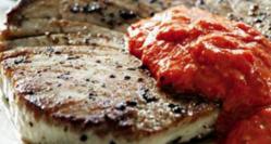 ecuisine.ro  Friptura de ton cu sos de ardei copti si rosii
