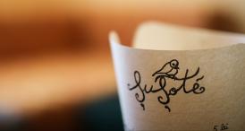 umblat.ro Șușoteală lângă o ceașcă de ceai