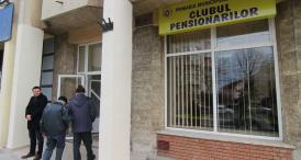 Cum îl „plagiază“ Decebal Făgădău pe fostul primar, Radu Mazăre La final de sezon rece, un nou club de iarnă pentru pensionari (galerie foto)