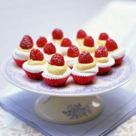ecuisine.ro Mini bezele Pavlova cu lamaie si zmeura