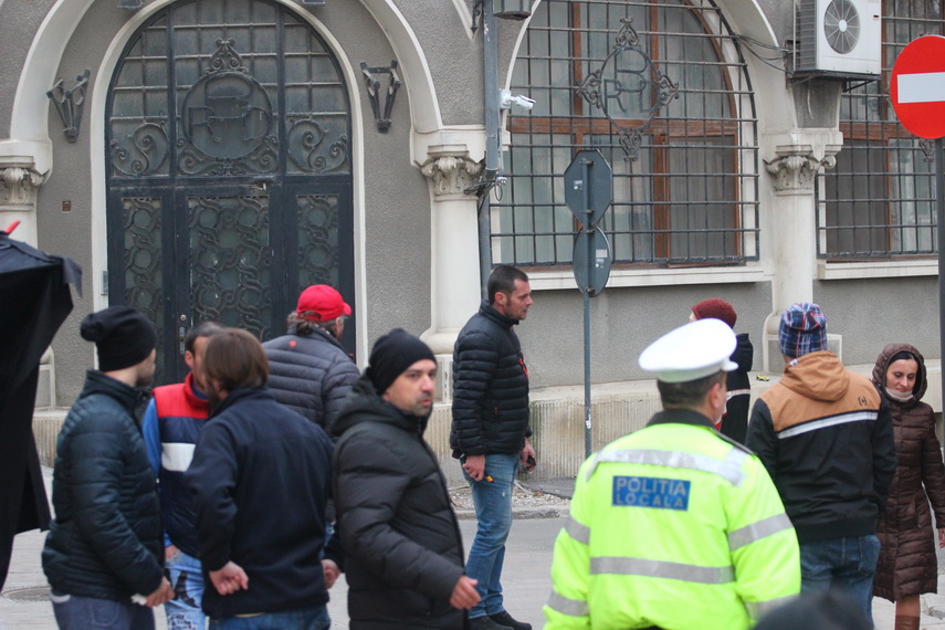 steven seagal ajunge in constanta piata ovidiu platou de filmare pentru un film de actiune galerie foto steven seagal ajunge in constanta piata ovidiu platou de filmare pentru un film de actiune galerie foto