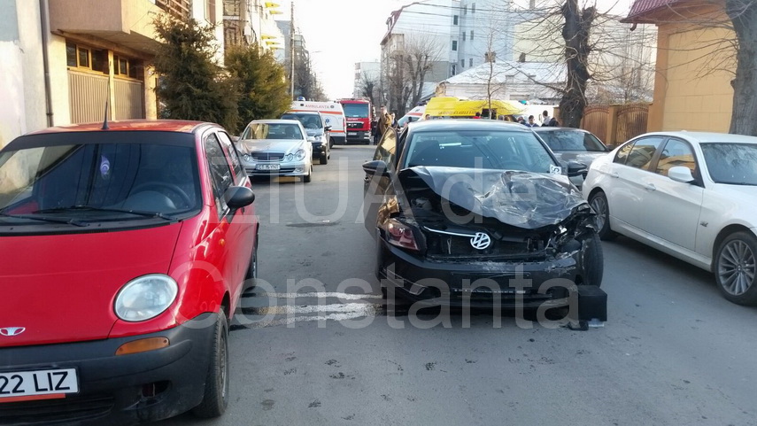 copii raniti la intersectia strazilor tudor vladimirescu si mihaileanu accident grav cu un microbuz scolar copii raniti la intersectia strazilor tudor vladimirescu si mihaileanu accident grav cu un microbuz scolar