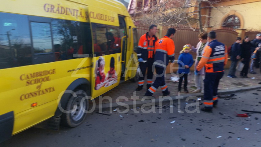 copii raniti la intersectia strazilor tudor vladimirescu si mihaileanu accident grav cu un microbuz scolar copii raniti la intersectia strazilor tudor vladimirescu si mihaileanu accident grav cu un microbuz scolar