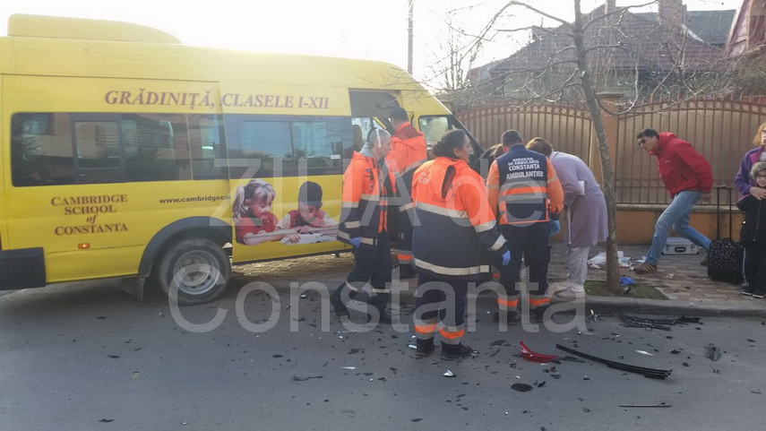 copii raniti la intersectia strazilor tudor vladimirescu si mihaileanu accident grav cu un microbuz scolar copii raniti la intersectia strazilor tudor vladimirescu si mihaileanu accident grav cu un microbuz scolar