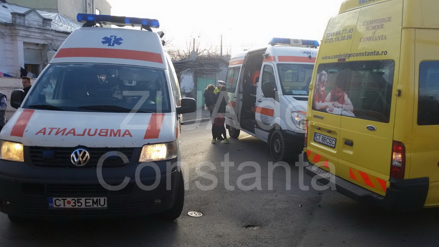 copii raniti la intersectia strazilor tudor vladimirescu si mihaileanu accident grav cu un microbuz scolar copii raniti la intersectia strazilor tudor vladimirescu si mihaileanu accident grav cu un microbuz scolar