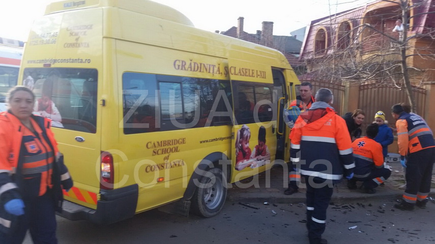 copii raniti la intersectia strazilor tudor vladimirescu si mihaileanu accident grav cu un microbuz scolar copii raniti la intersectia strazilor tudor vladimirescu si mihaileanu accident grav cu un microbuz scolar