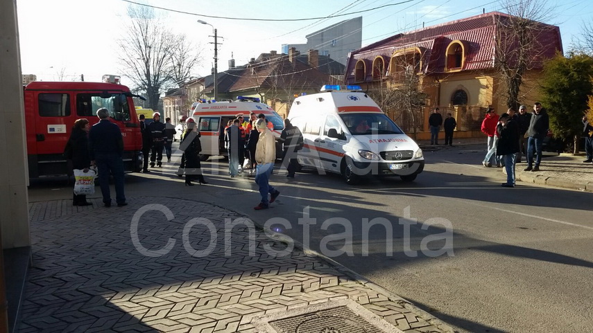 copii raniti la intersectia strazilor tudor vladimirescu si mihaileanu accident grav cu un microbuz scolar copii raniti la intersectia strazilor tudor vladimirescu si mihaileanu accident grav cu un microbuz scolar