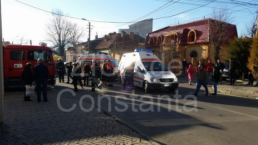 copii raniti la intersectia strazilor tudor vladimirescu si mihaileanu accident grav cu un microbuz scolar copii raniti la intersectia strazilor tudor vladimirescu si mihaileanu accident grav cu un microbuz scolar