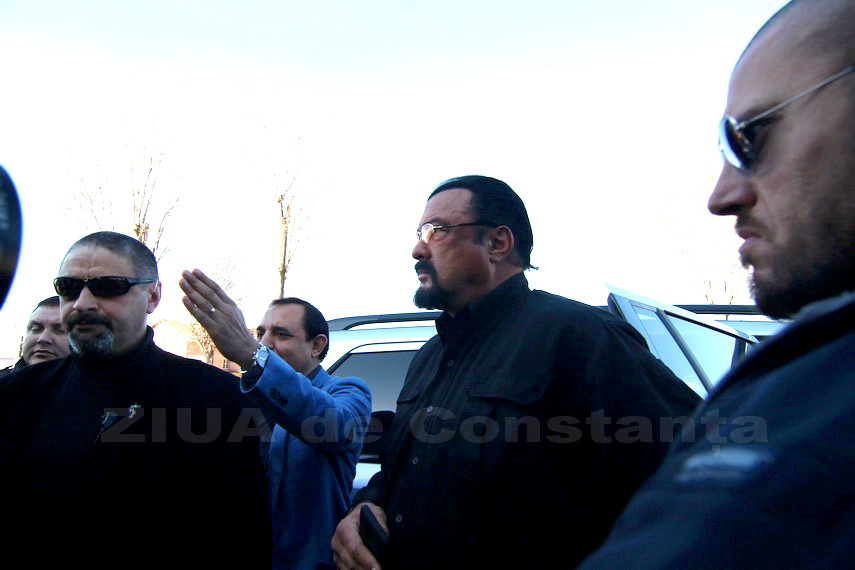 constanta este un oras extraordinar steven seagal gesturi filantropice pentru copii batrani si o familie constanta este un oras extraordinar steven seagal gesturi filantropice pentru copii batrani si o familie