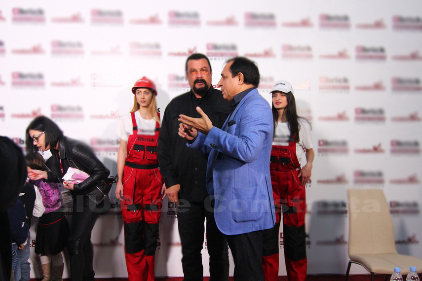 constanta este un oras extraordinar steven seagal gesturi filantropice pentru copii batrani si o familie constanta este un oras extraordinar steven seagal gesturi filantropice pentru copii batrani si o familie
