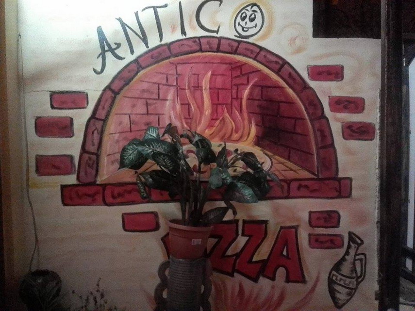 antico pizza buna la cuptorul pe lemne un antrenor de sporturi de contact din constanta si a deschis