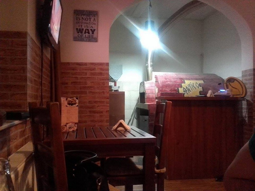 antico pizza buna la cuptorul pe lemne un antrenor de sporturi de contact din constanta si a deschis