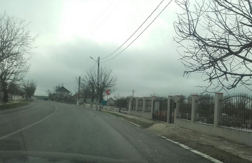 primaria crucea strigat de disperare catre drumari zeci de gospodarii inundate dupa fiecare ploaie din