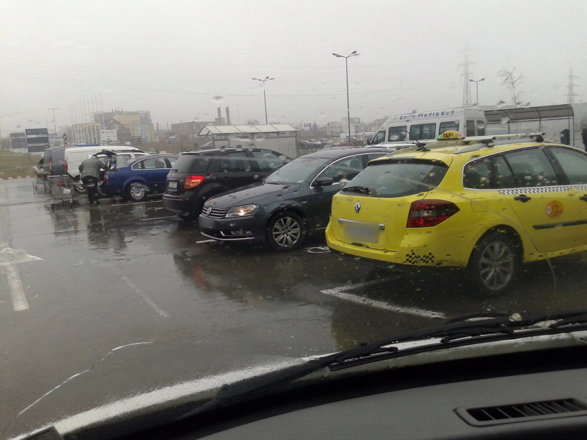 din ciclul parchez ca un bou asa se parcheaza la supermarketul din bulevardul aurel vlaicu 585096 din ciclul parchez ca un bou asa se parcheaza la supermarketul din bulevardul aurel vlaicu 585096