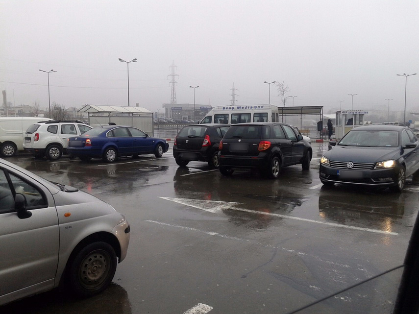 din ciclul parchez ca un bou asa se parcheaza la supermarketul din bulevardul aurel vlaicu 585096 din ciclul parchez ca un bou asa se parcheaza la supermarketul din bulevardul aurel vlaicu 585096