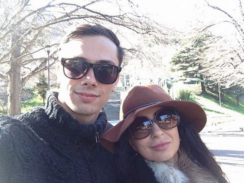 fostul portar al fc farul de ziua sa vlad neagu i a cerut mana anamariei cristea in fata domului din fostul portar al fc farul de ziua sa vlad neagu i a cerut mana anamariei cristea in fata domului din