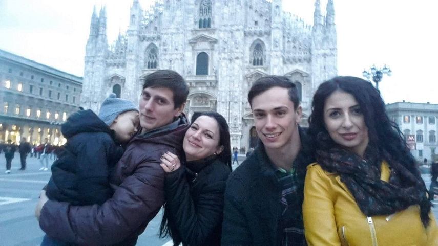 fostul portar al fc farul de ziua sa vlad neagu i a cerut mana anamariei cristea in fata domului din fostul portar al fc farul de ziua sa vlad neagu i a cerut mana anamariei cristea in fata domului din