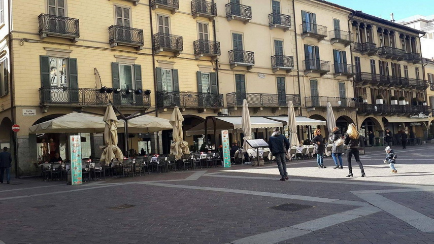 fostul portar al fc farul de ziua sa vlad neagu i a cerut mana anamariei cristea in fata domului din fostul portar al fc farul de ziua sa vlad neagu i a cerut mana anamariei cristea in fata domului din