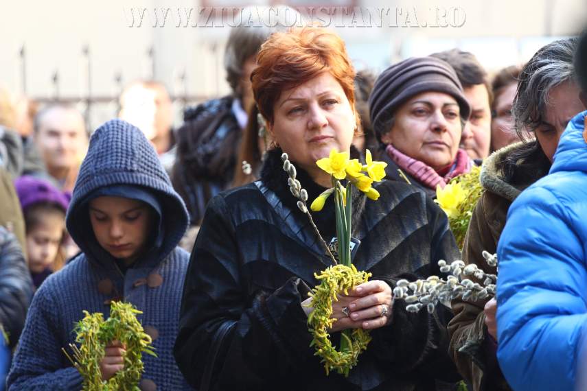fotoreportaj smerenie si bucurie in duminica floriilor in sanul comunitatii romano catolice din constanta fotoreportaj smerenie si bucurie in duminica floriilor in sanul comunitatii romano catolice din constanta