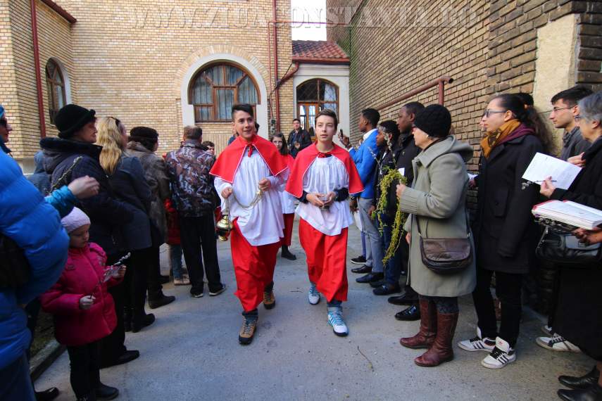 fotoreportaj smerenie si bucurie in duminica floriilor in sanul comunitatii romano catolice din constanta fotoreportaj smerenie si bucurie in duminica floriilor in sanul comunitatii romano catolice din constanta