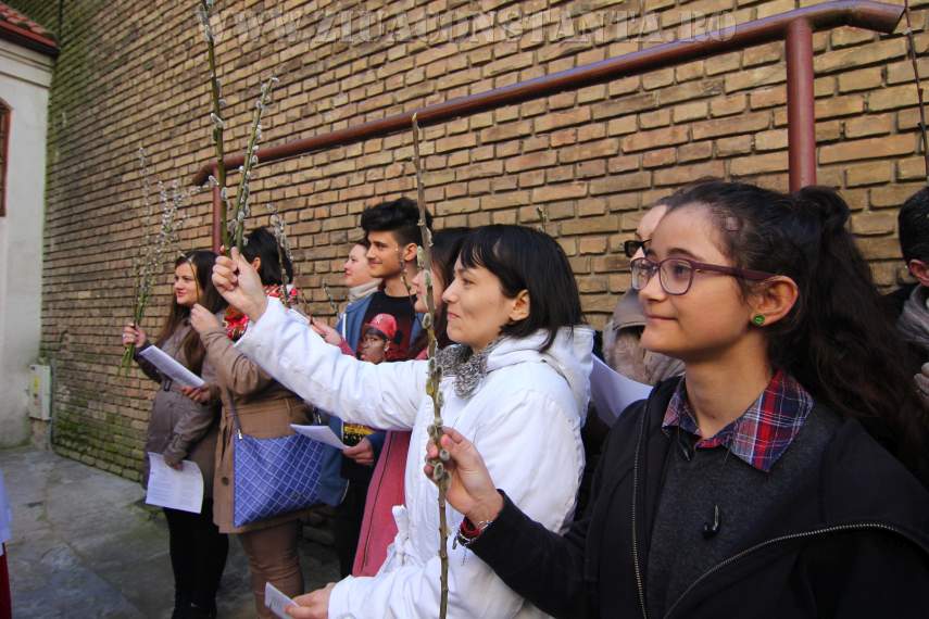 fotoreportaj smerenie si bucurie in duminica floriilor in sanul comunitatii romano catolice din constanta fotoreportaj smerenie si bucurie in duminica floriilor in sanul comunitatii romano catolice din constanta