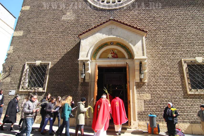 fotoreportaj smerenie si bucurie in duminica floriilor in sanul comunitatii romano catolice din constanta fotoreportaj smerenie si bucurie in duminica floriilor in sanul comunitatii romano catolice din constanta