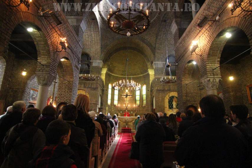 fotoreportaj smerenie si bucurie in duminica floriilor in sanul comunitatii romano catolice din constanta fotoreportaj smerenie si bucurie in duminica floriilor in sanul comunitatii romano catolice din constanta