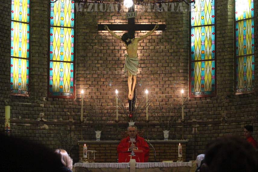 fotoreportaj smerenie si bucurie in duminica floriilor in sanul comunitatii romano catolice din constanta fotoreportaj smerenie si bucurie in duminica floriilor in sanul comunitatii romano catolice din constanta
