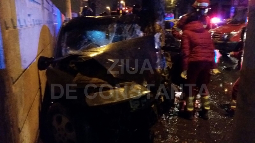 accident grav update2 a intrat cu masina intr un copac si s a proptit in gardul cimitirului de pe bulevardul accident grav update2 a intrat cu masina intr un copac si s a proptit in gardul cimitirului de pe bulevardul