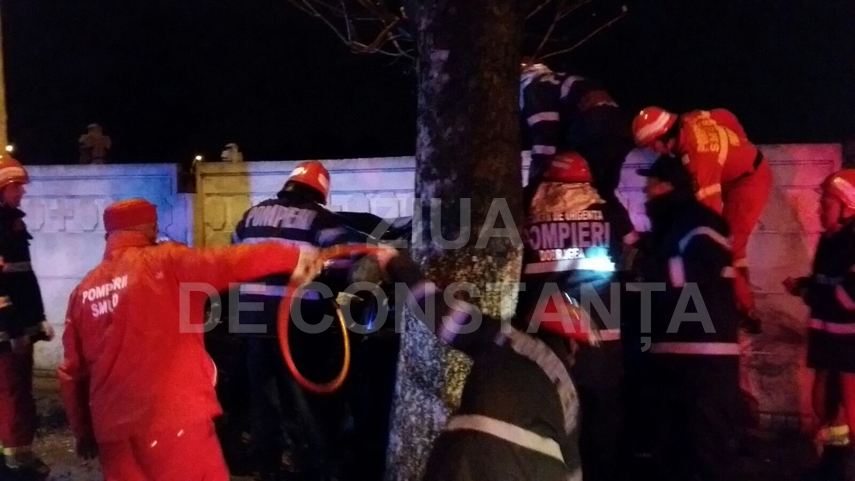 accident grav update2 a intrat cu masina intr un copac si s a proptit in gardul cimitirului de pe bulevardul accident grav update2 a intrat cu masina intr un copac si s a proptit in gardul cimitirului de pe bulevardul