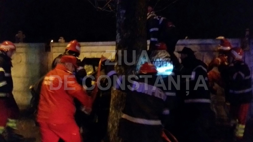 accident grav update2 a intrat cu masina intr un copac si s a proptit in gardul cimitirului de pe bulevardul accident grav update2 a intrat cu masina intr un copac si s a proptit in gardul cimitirului de pe bulevardul
