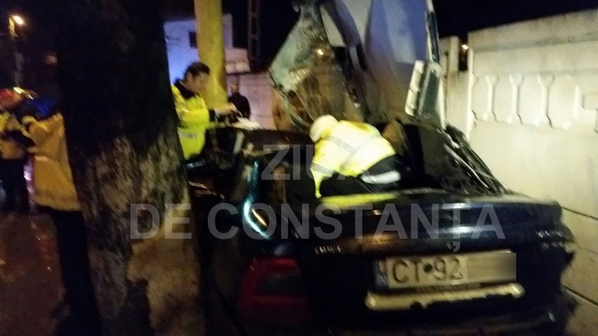 accident grav update2 a intrat cu masina intr un copac si s a proptit in gardul cimitirului de pe bulevardul accident grav update2 a intrat cu masina intr un copac si s a proptit in gardul cimitirului de pe bulevardul