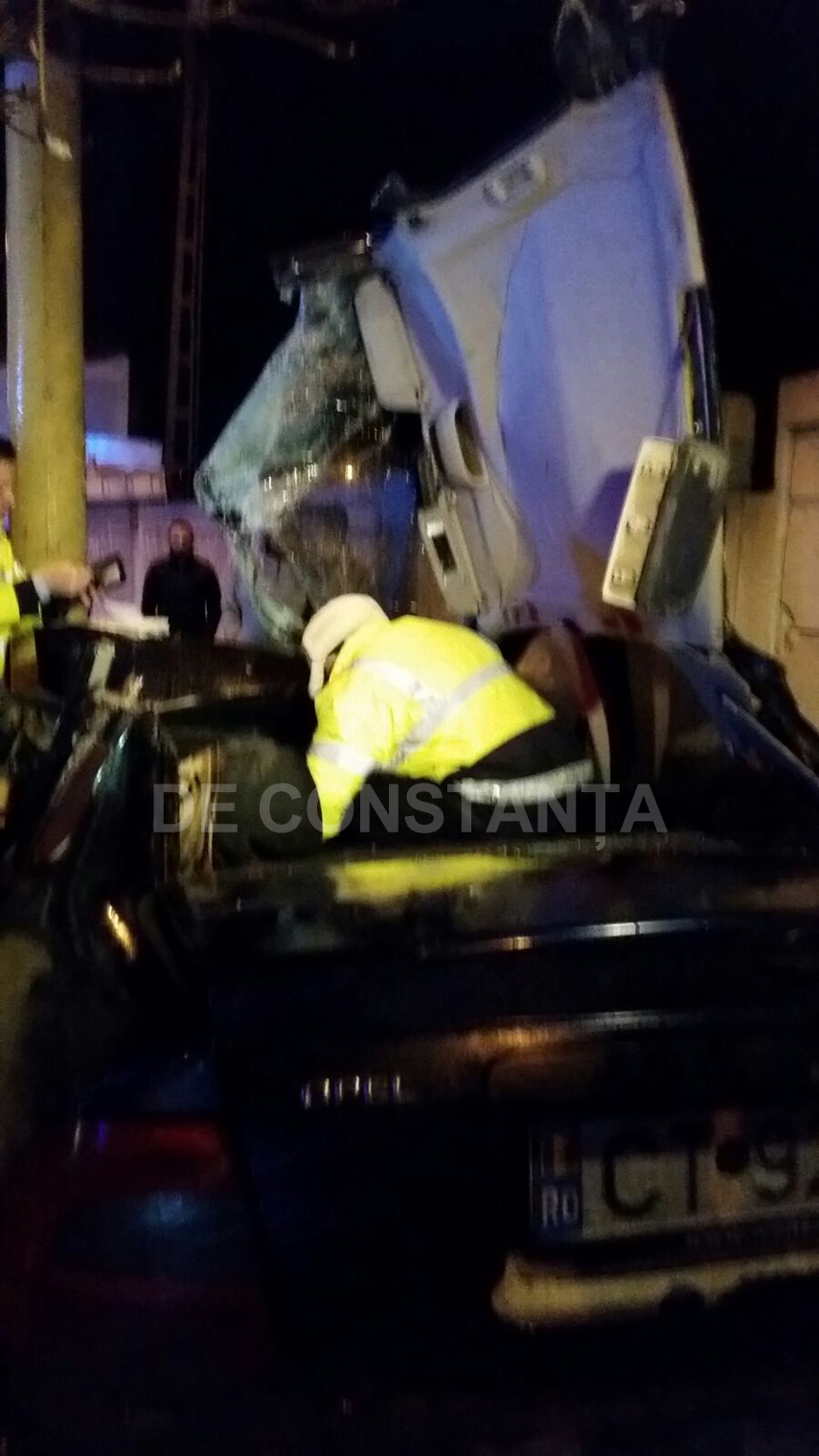 accident grav update2 a intrat cu masina intr un copac si s a proptit in gardul cimitirului de pe bulevardul accident grav update2 a intrat cu masina intr un copac si s a proptit in gardul cimitirului de pe bulevardul